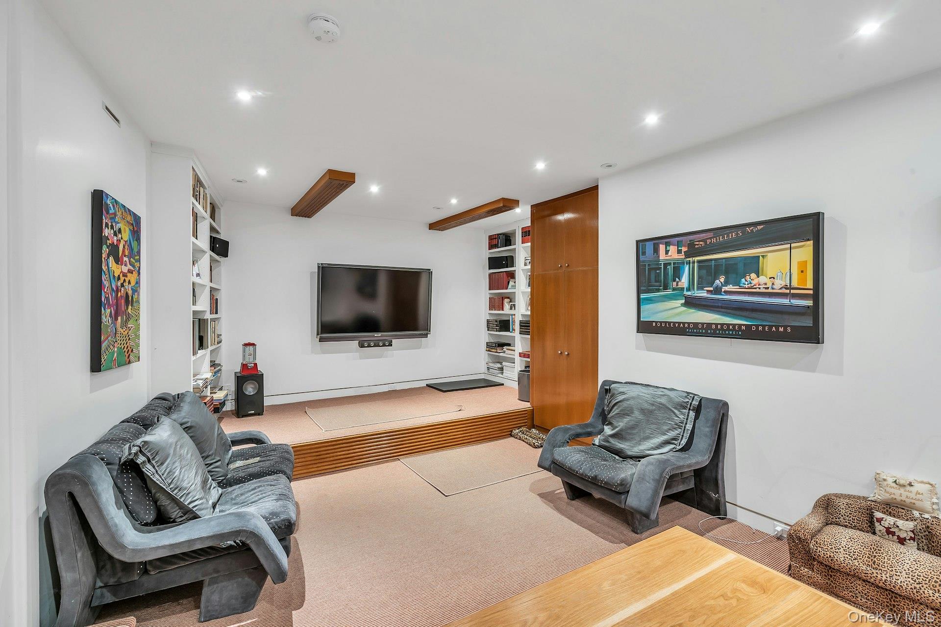 112 Scudders Lane, Glenwood Landing, NY 11547