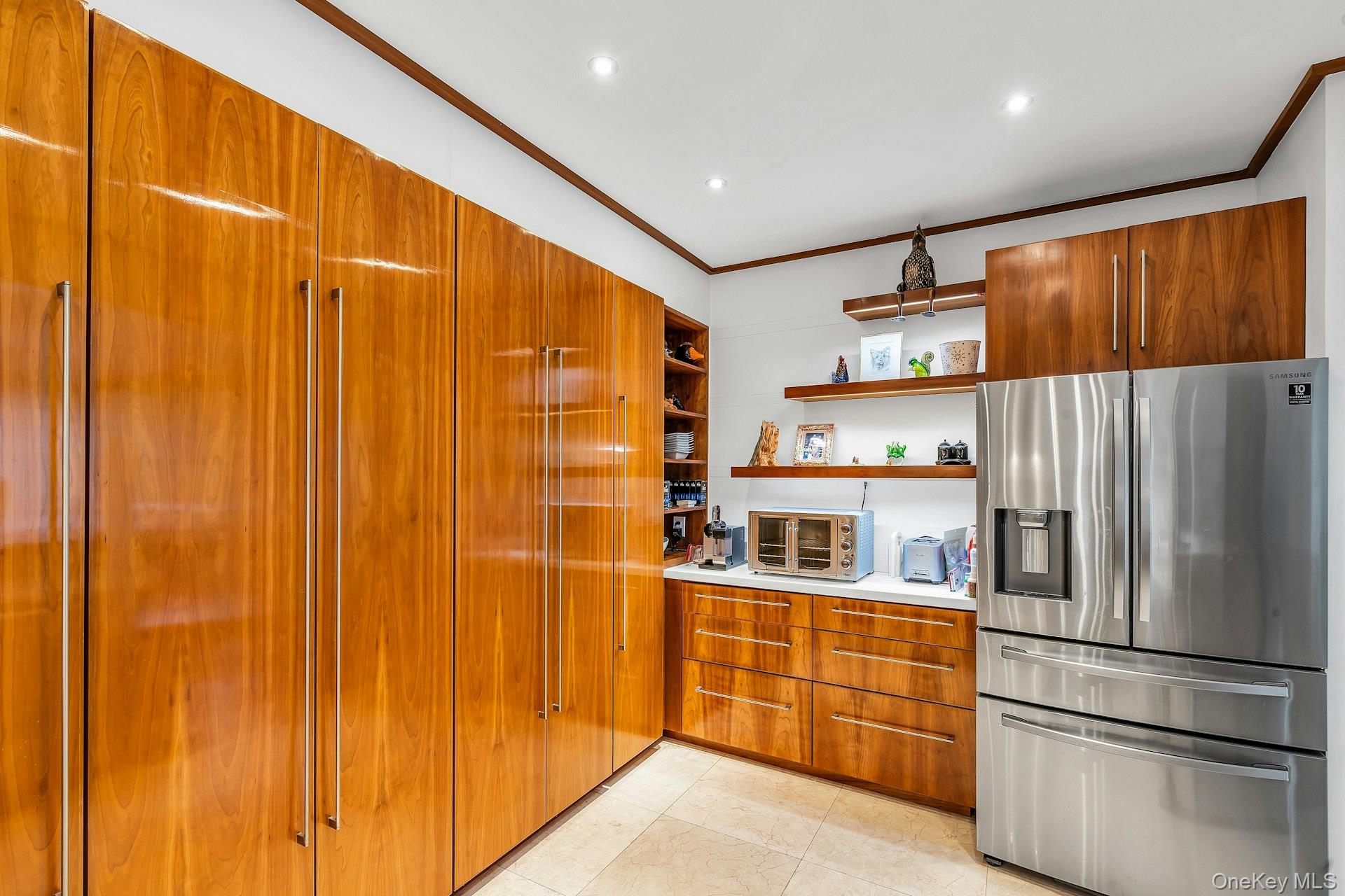 112 Scudders Lane, Glenwood Landing, NY 11547