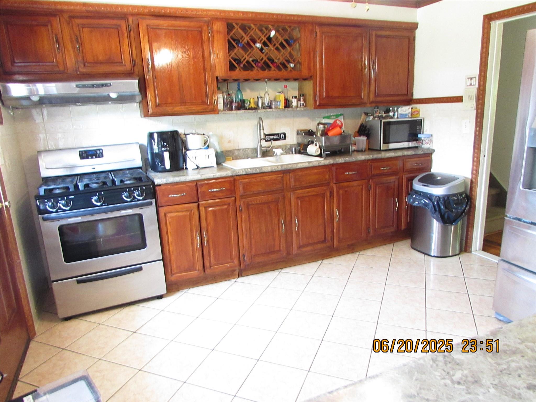 1 Cheshire Lane, Yonkers, NY 10710