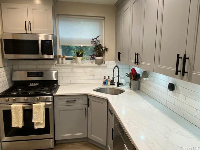 261-34 Langston Avenue # E-2, Glen Oaks, NY 11004