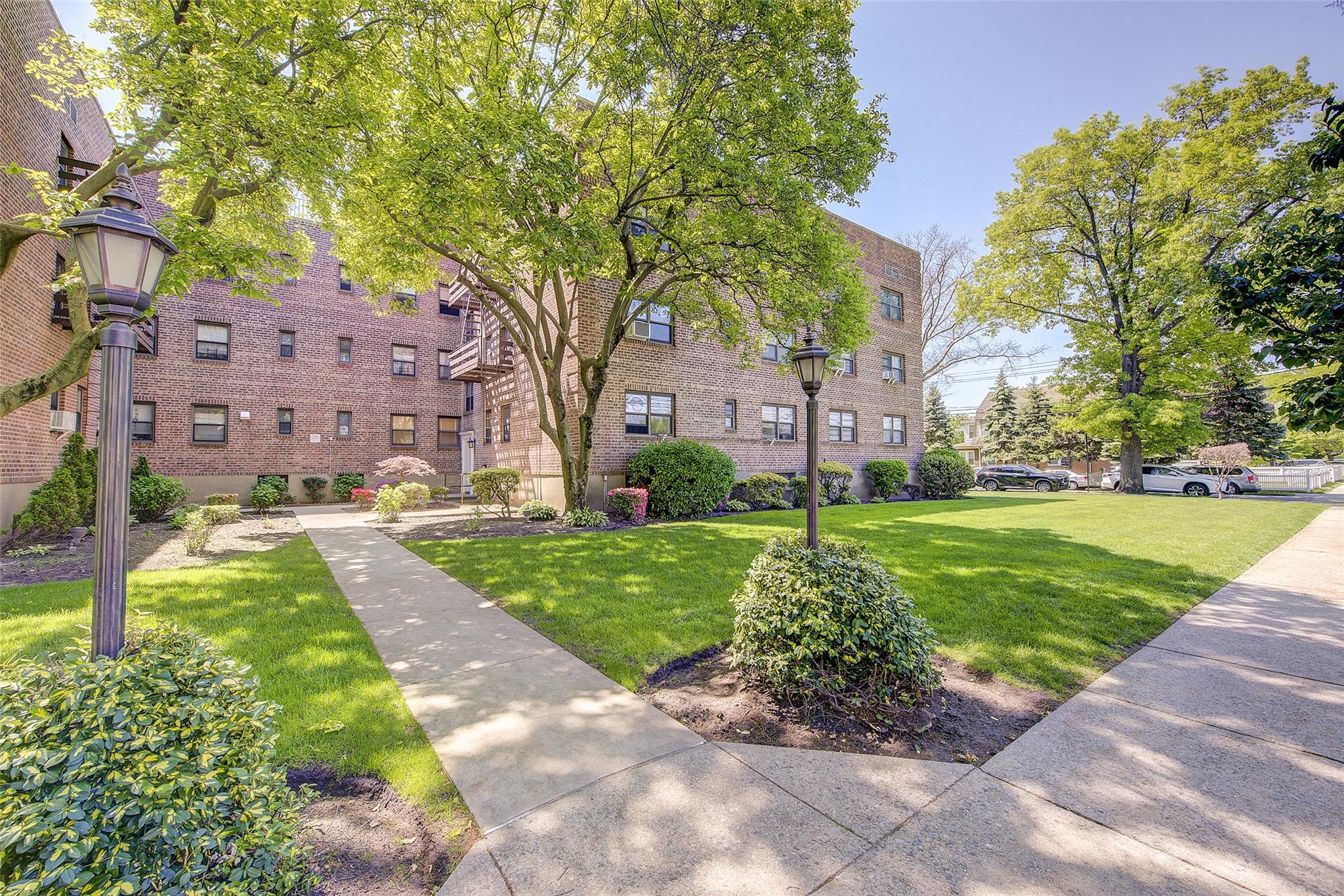 218-10 43rd Avenue # 3D, Bayside, NY 11361