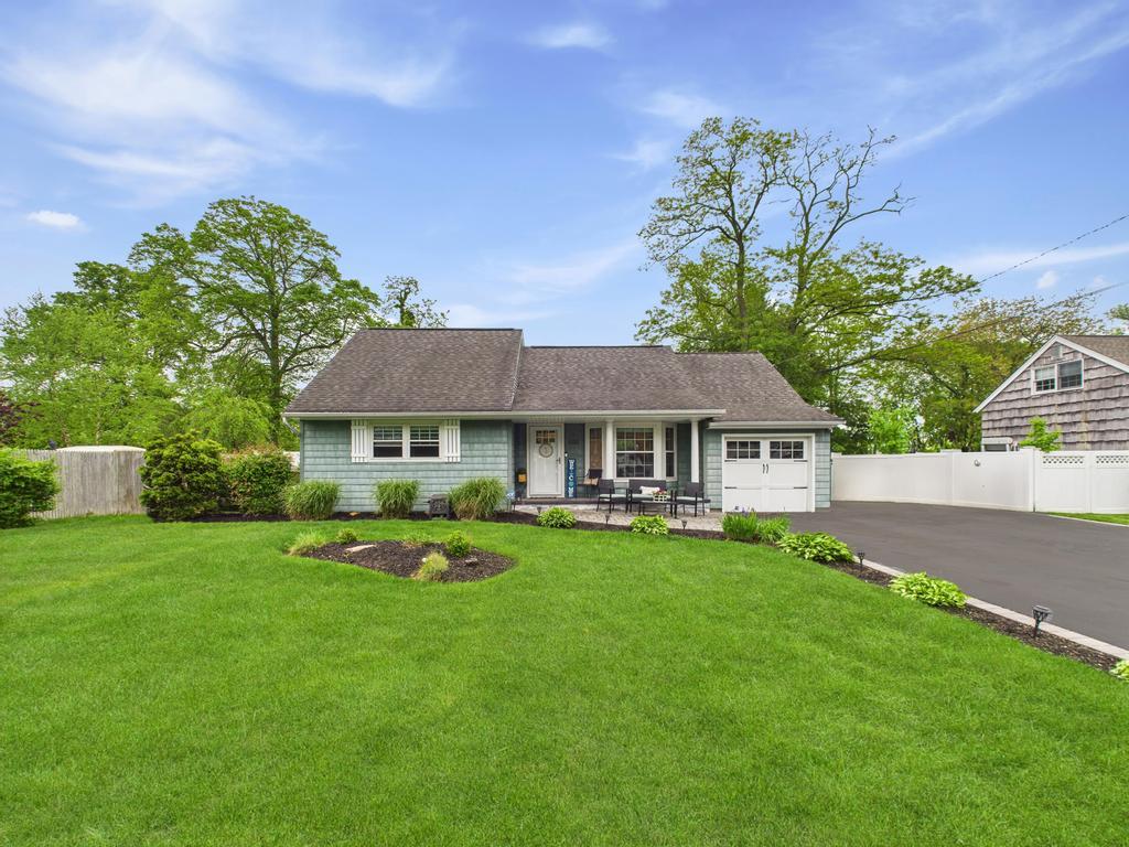 127 Connetquot Road, Oakdale, NY 11769