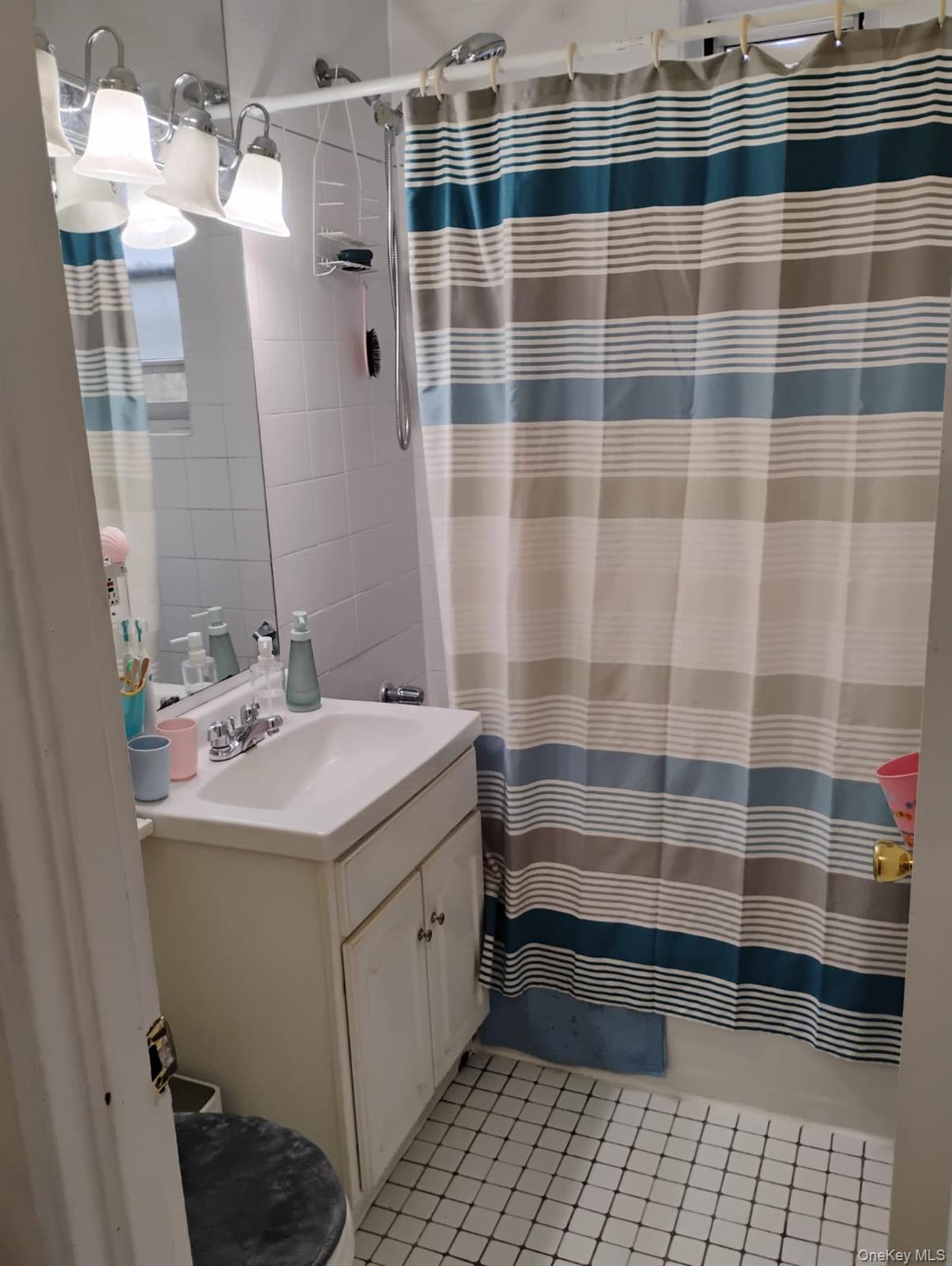 284 Central Avenue # D-6, Lawrence, NY 11559