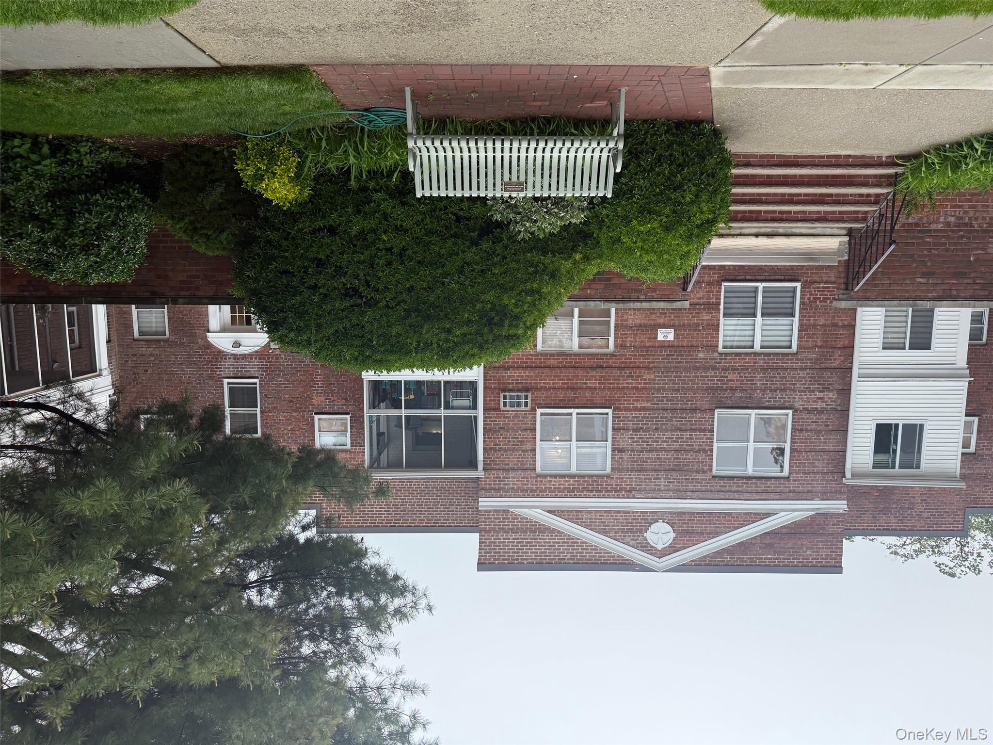 284 Central Avenue # D-6, Lawrence, NY 11559