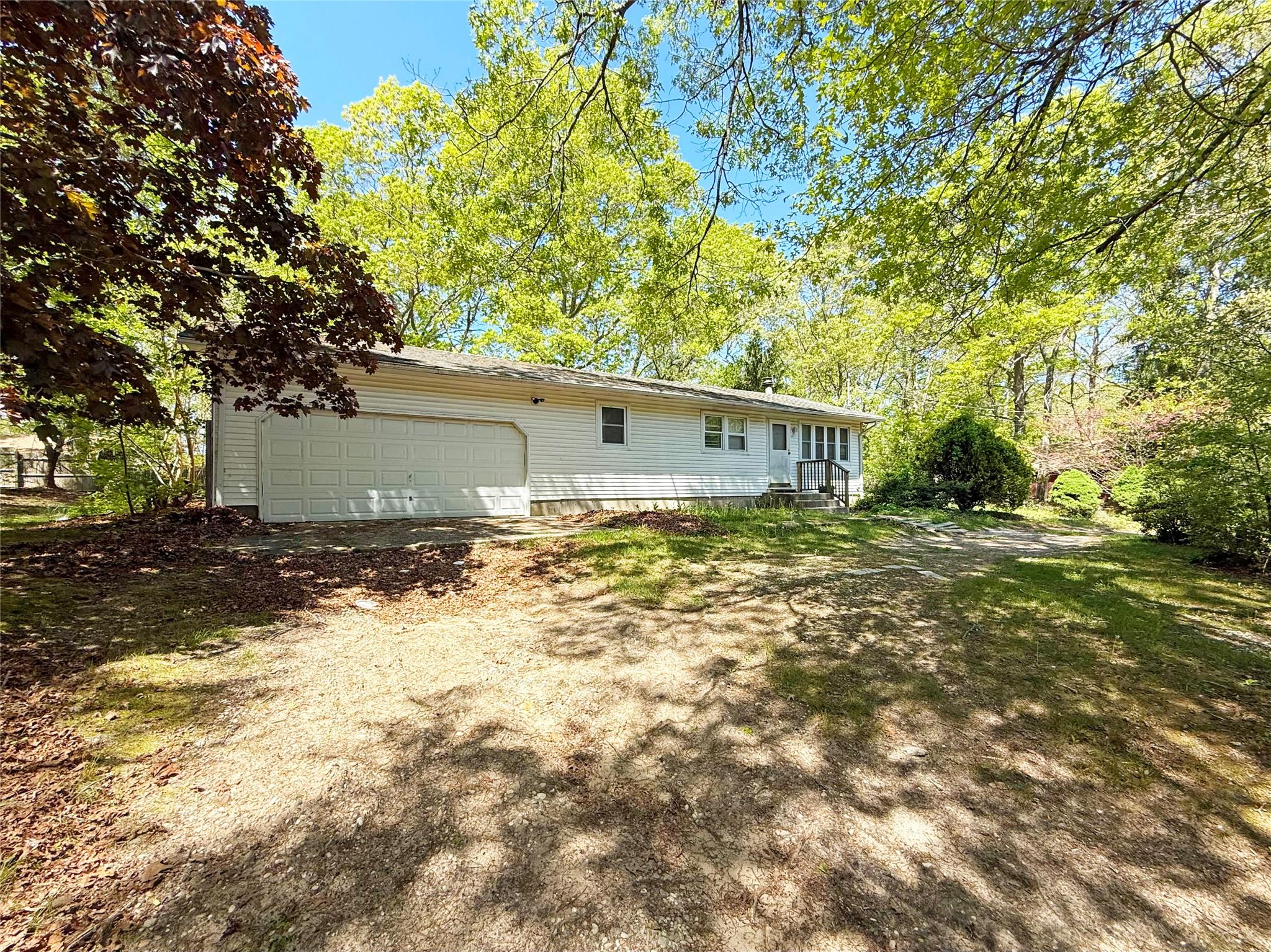25 Brookhaven Avenue, Flanders, NY 11901