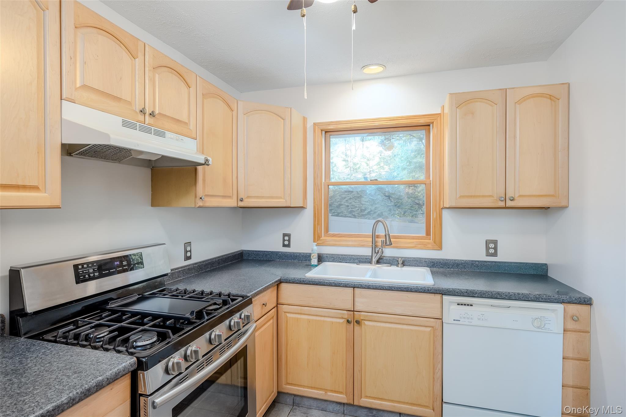 218 Cliff Road W, Wading River, NY 11792