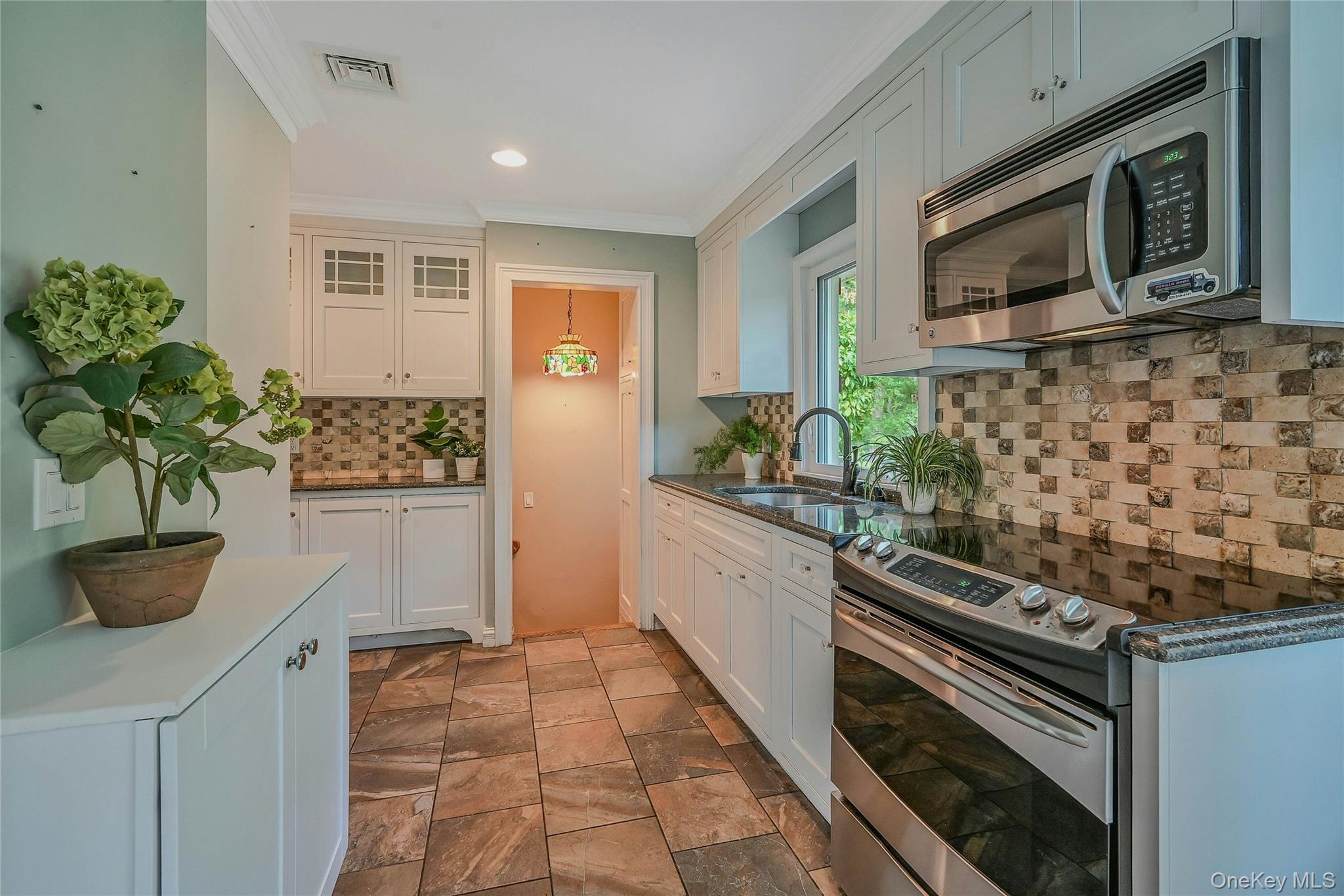 185 Cambon Avenue, Saint James, NY 11780