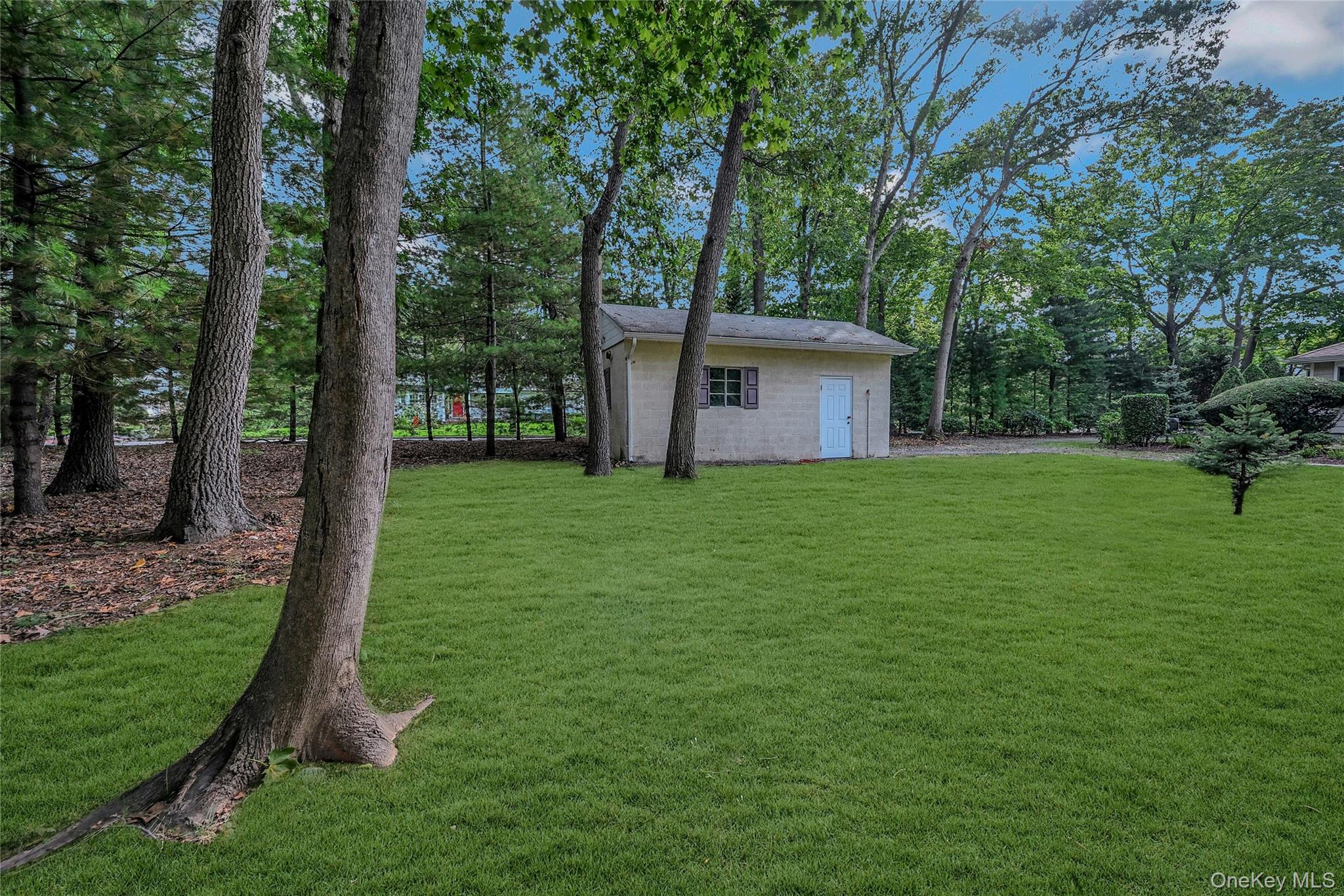 185 Cambon Avenue, Saint James, NY 11780