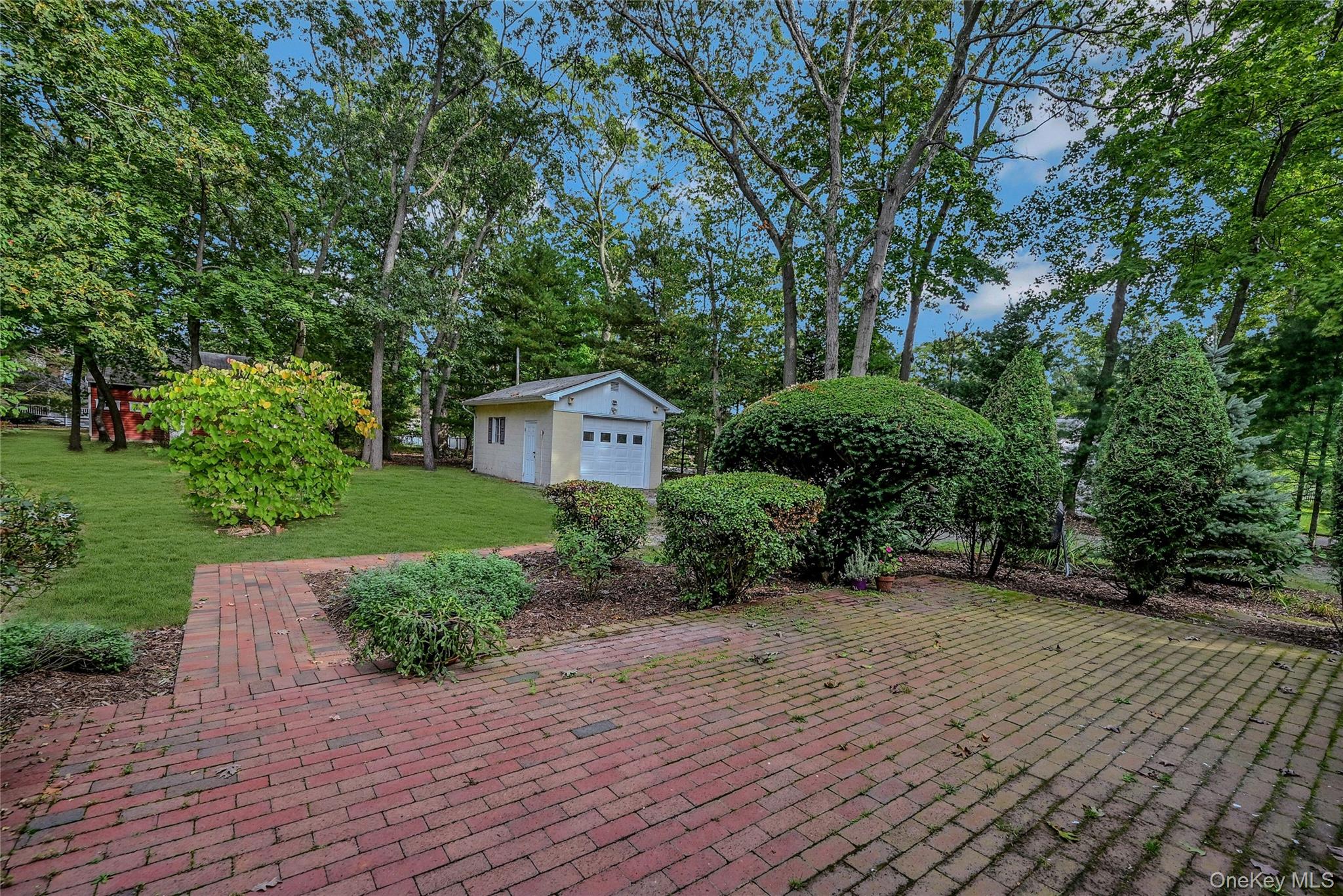 185 Cambon Avenue, Saint James, NY 11780