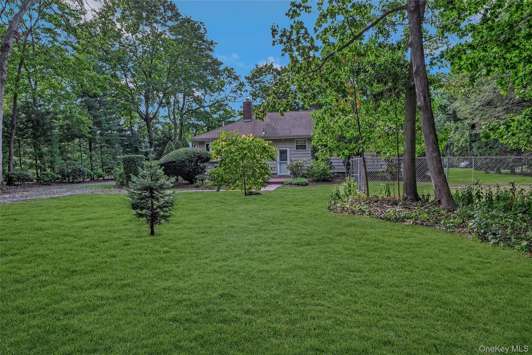 185 Cambon Avenue, Saint James, NY 11780