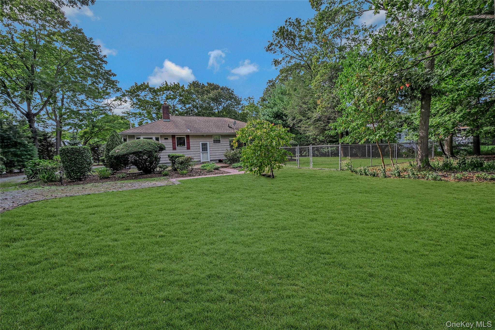 185 Cambon Avenue, Saint James, NY 11780