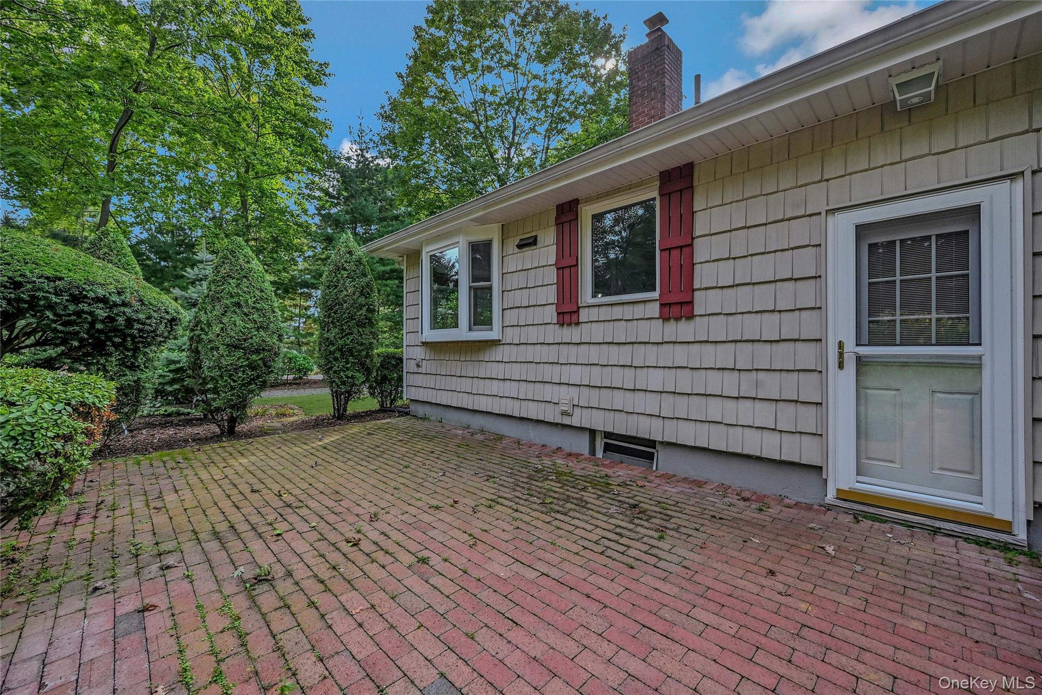 185 Cambon Avenue, Saint James, NY 11780