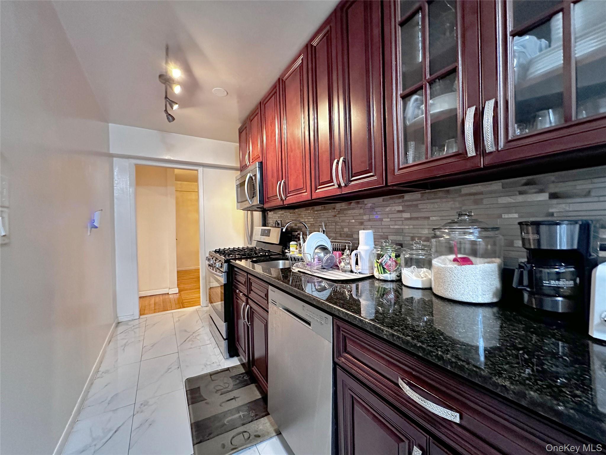 270 N Broadway # 2HI, Yonkers, NY 10701