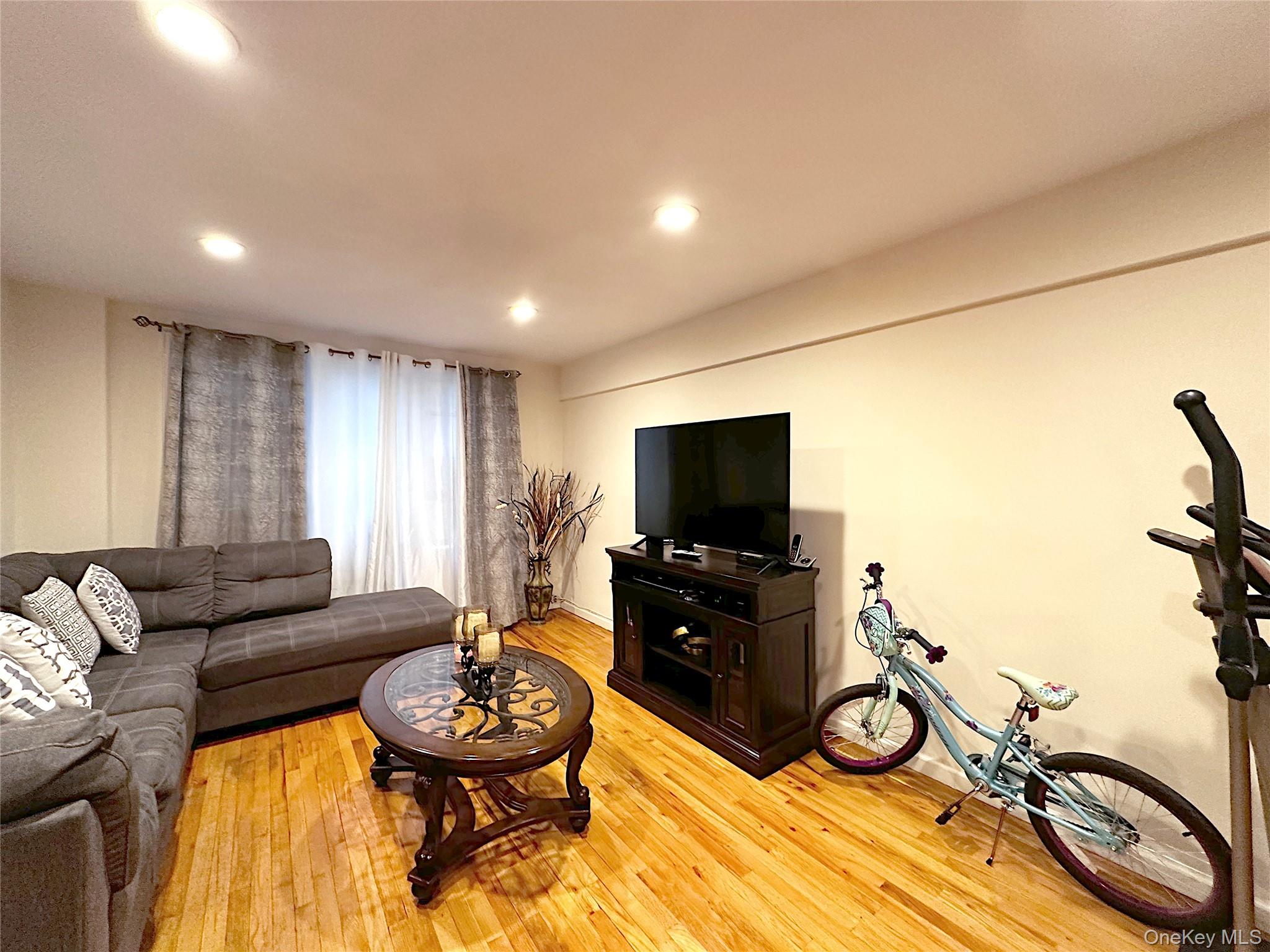 270 N Broadway # 2HI, Yonkers, NY 10701