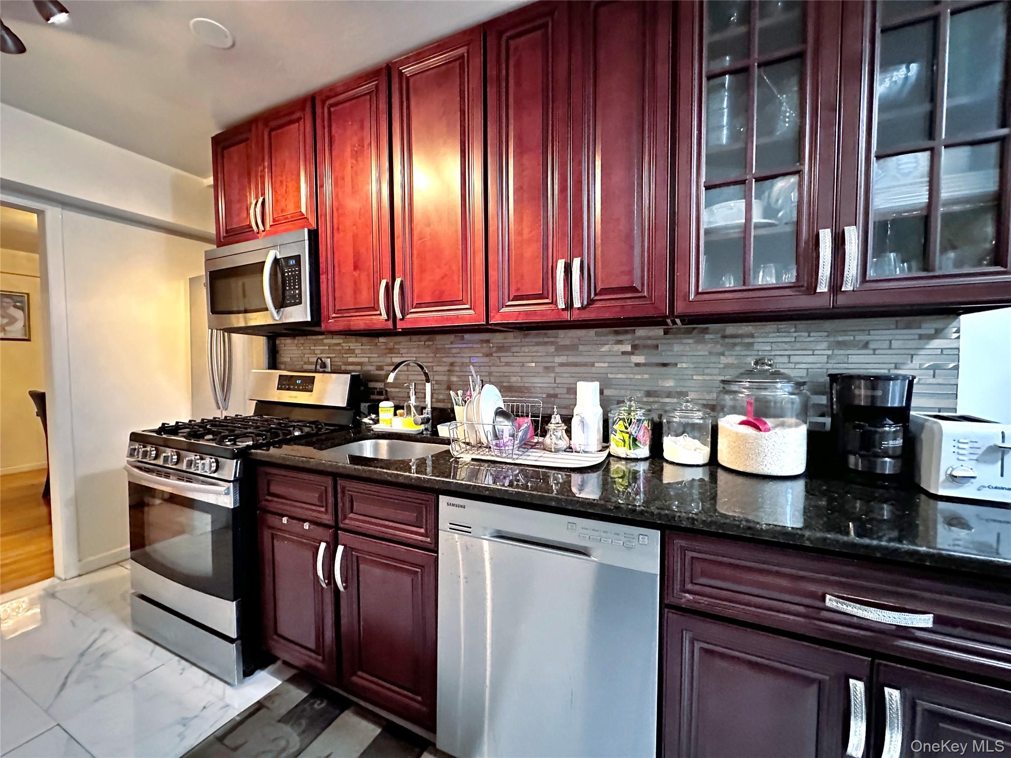 270 N Broadway # 2HI, Yonkers, NY 10701