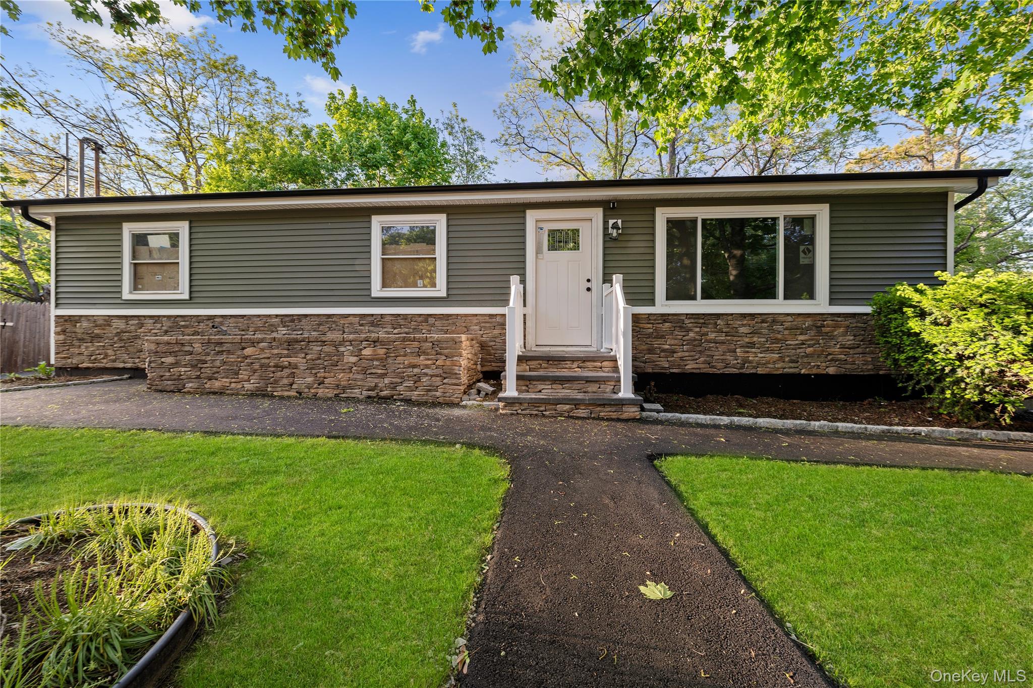 545 Granny Road, Medford, NY 11763