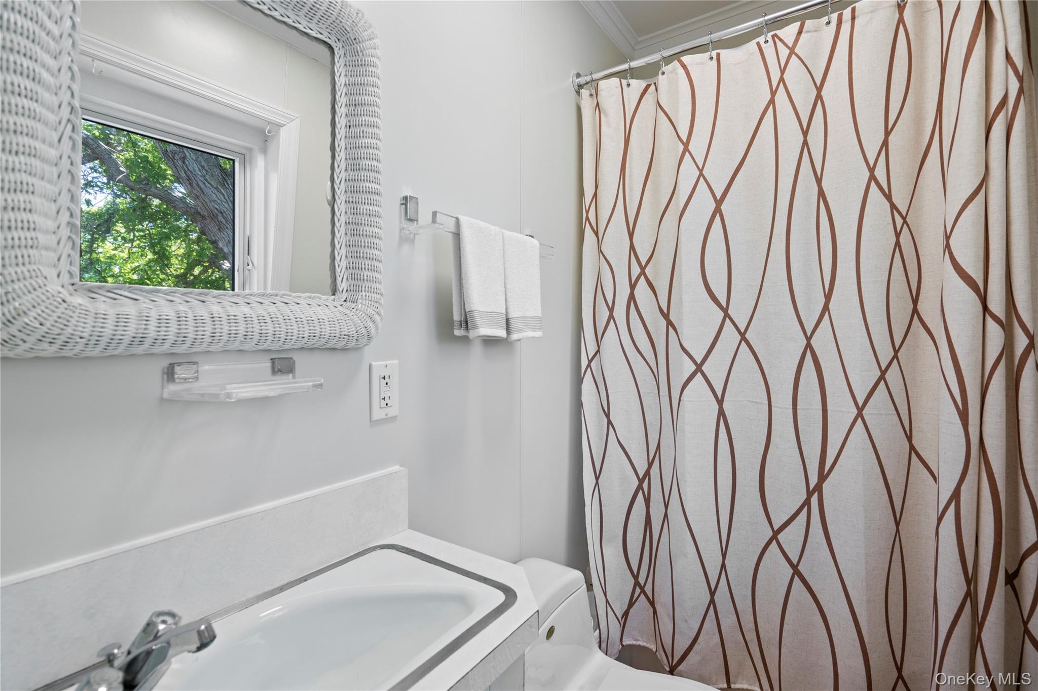 55 West End Avenue, East Quogue, NY 11942