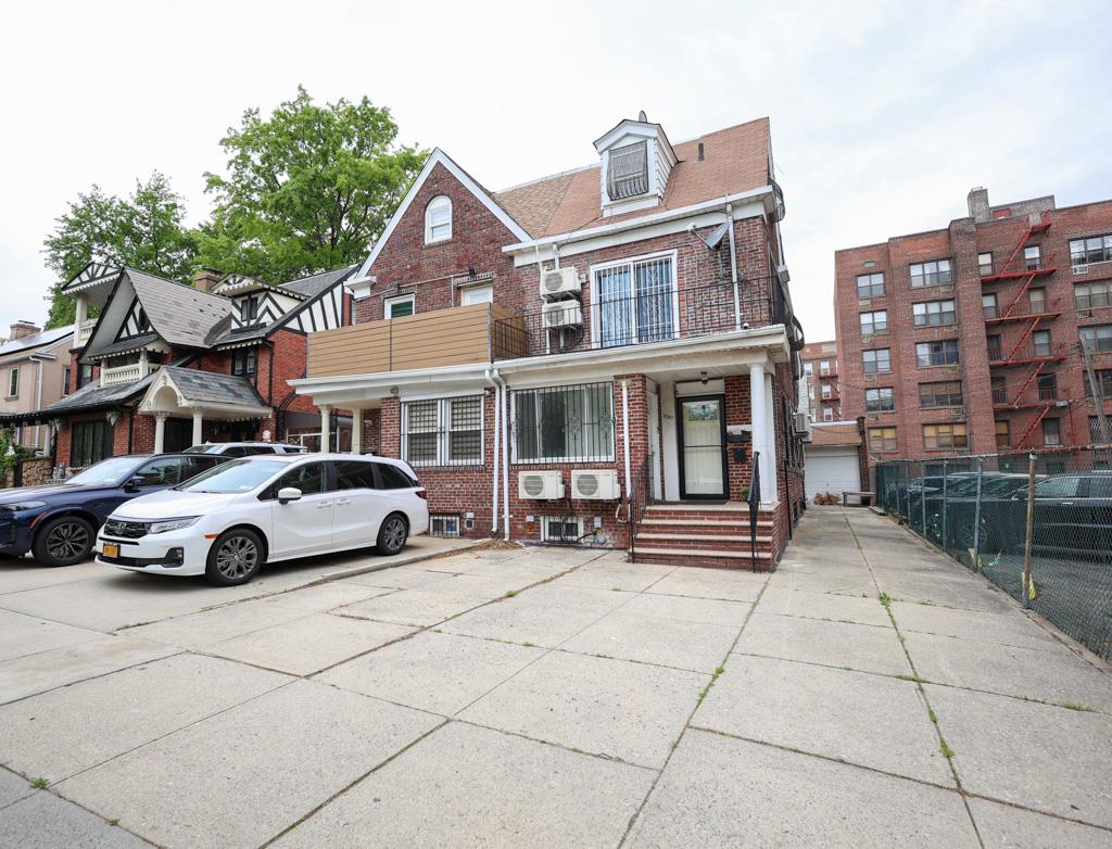 11141 77th Avenue, Forest Hills, NY 11375