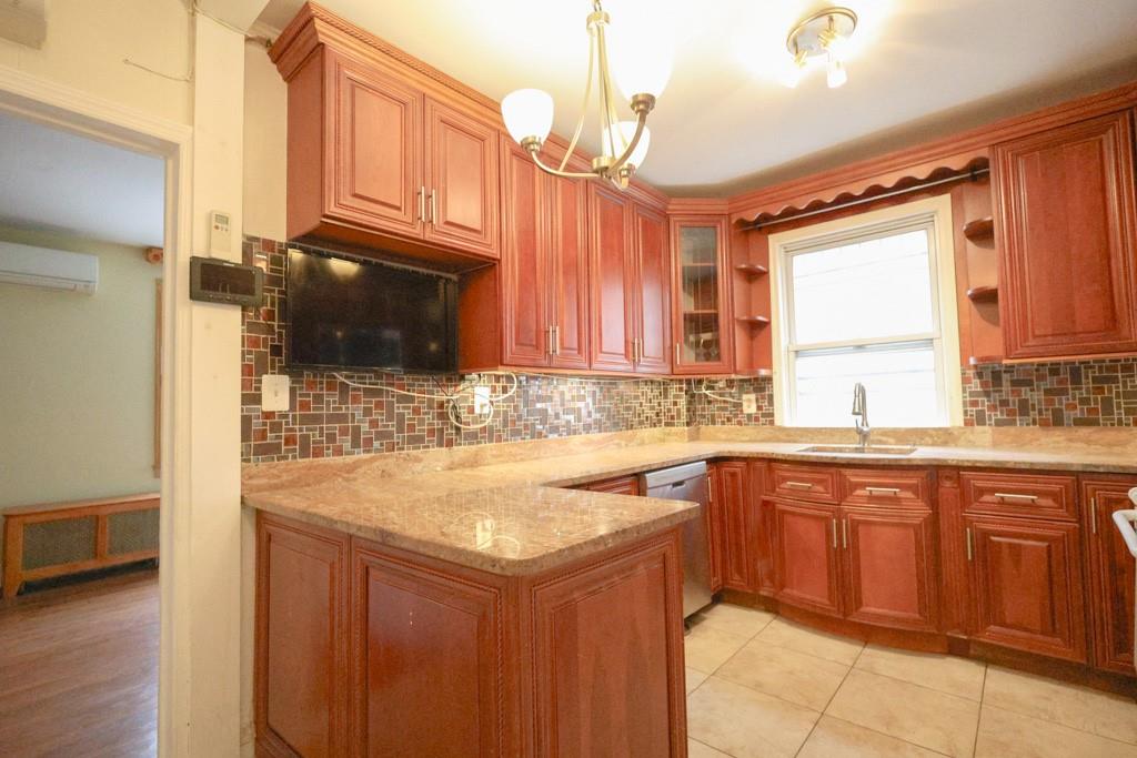 11141 77th Avenue, Forest Hills, NY 11375