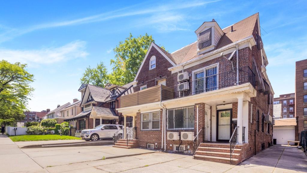 11141 77th Avenue, Forest Hills, NY 11375