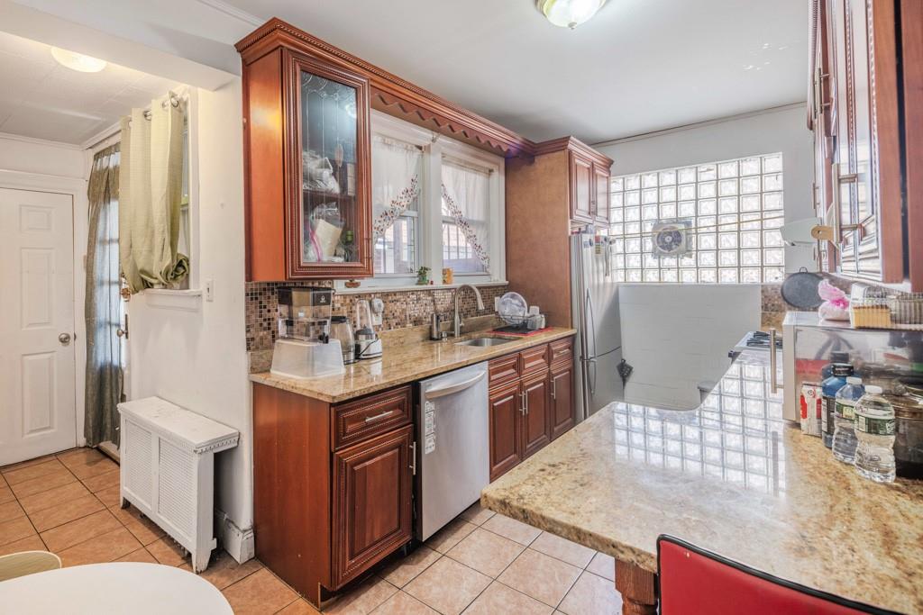 11141 77th Avenue, Forest Hills, NY 11375