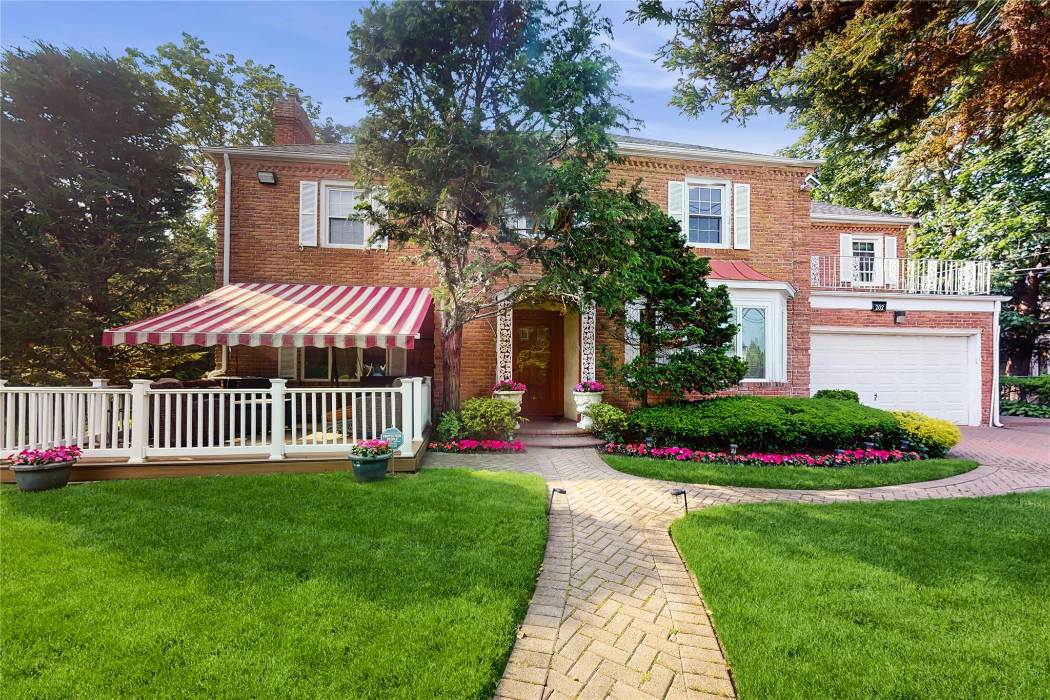 202 Broadway, Lawrence, NY 11559