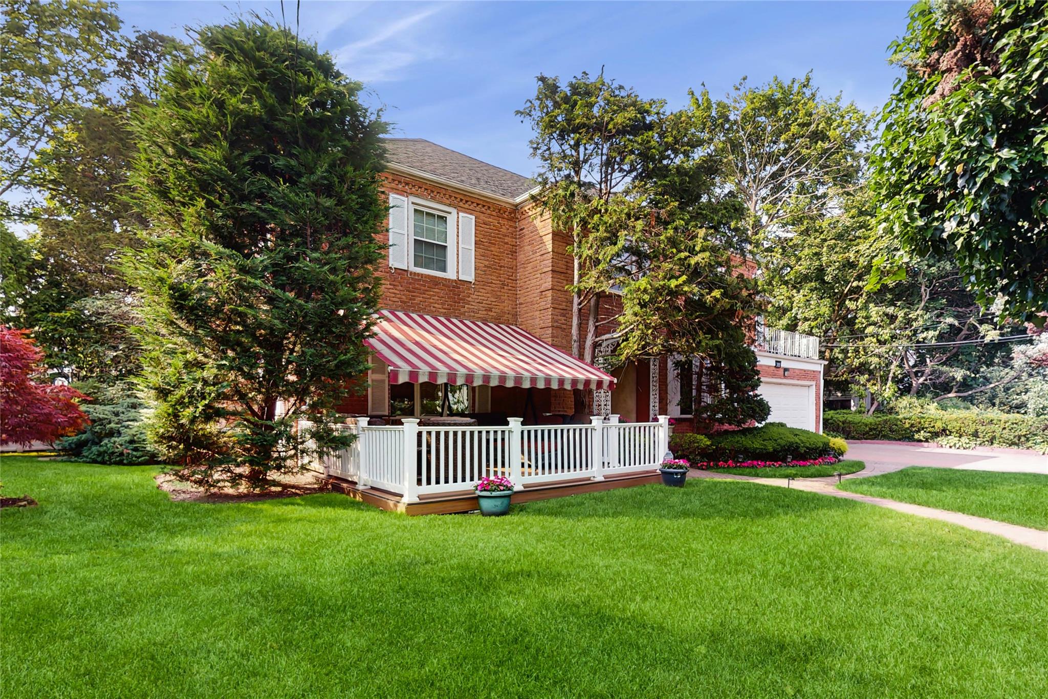 202 Broadway, Lawrence, NY 11559