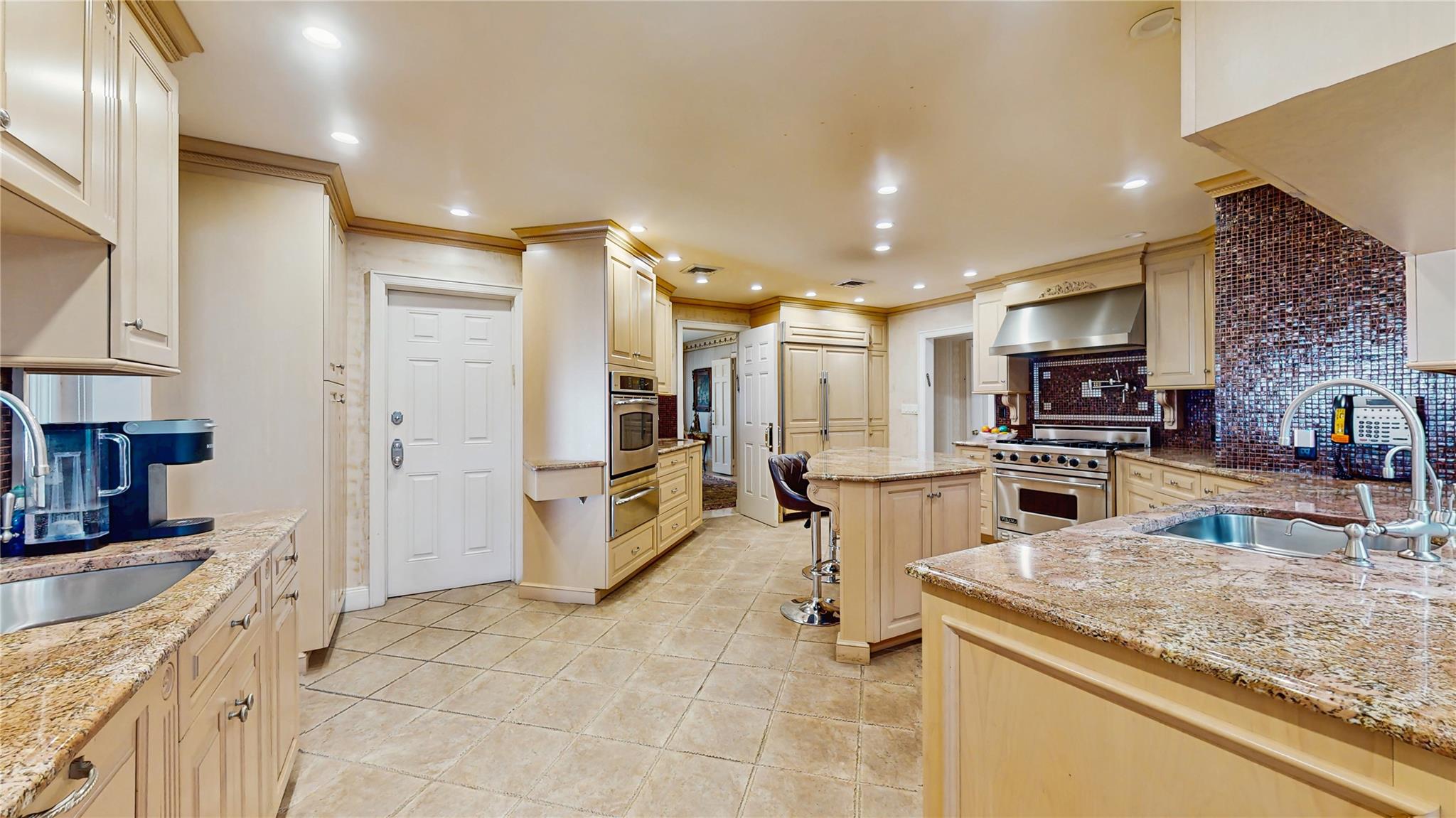 202 Broadway, Lawrence, NY 11559