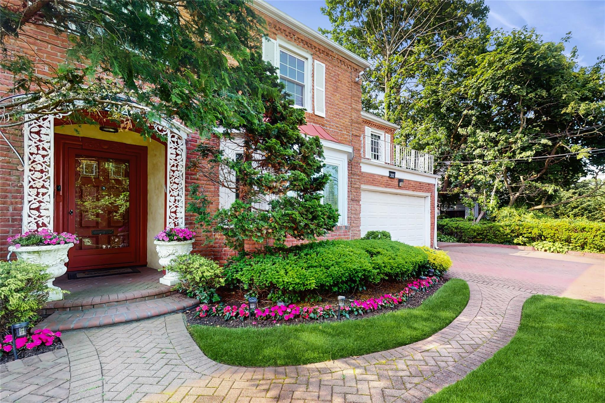 202 Broadway, Lawrence, NY 11559