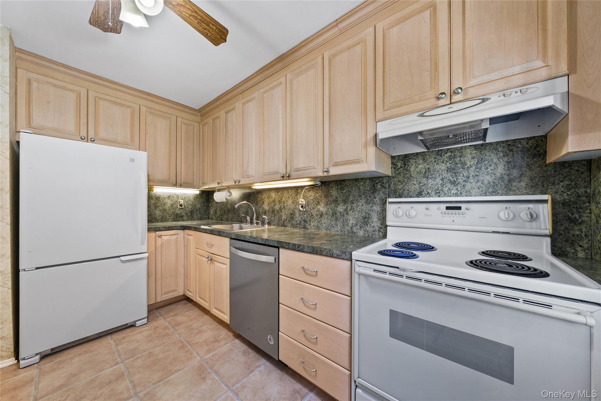 75 Harbor N, Amityville, NY 11701