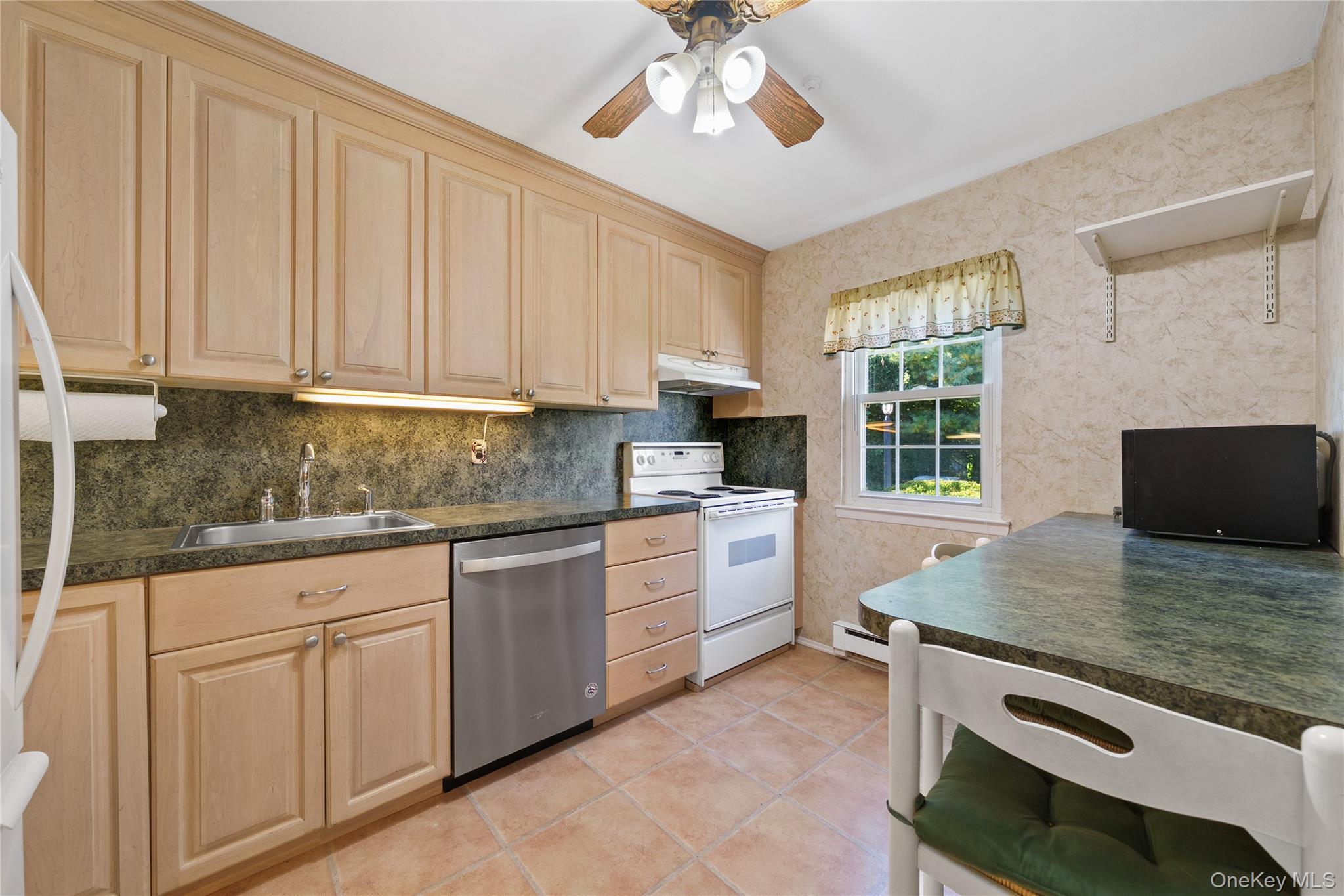 75 Harbor N, Amityville, NY 11701