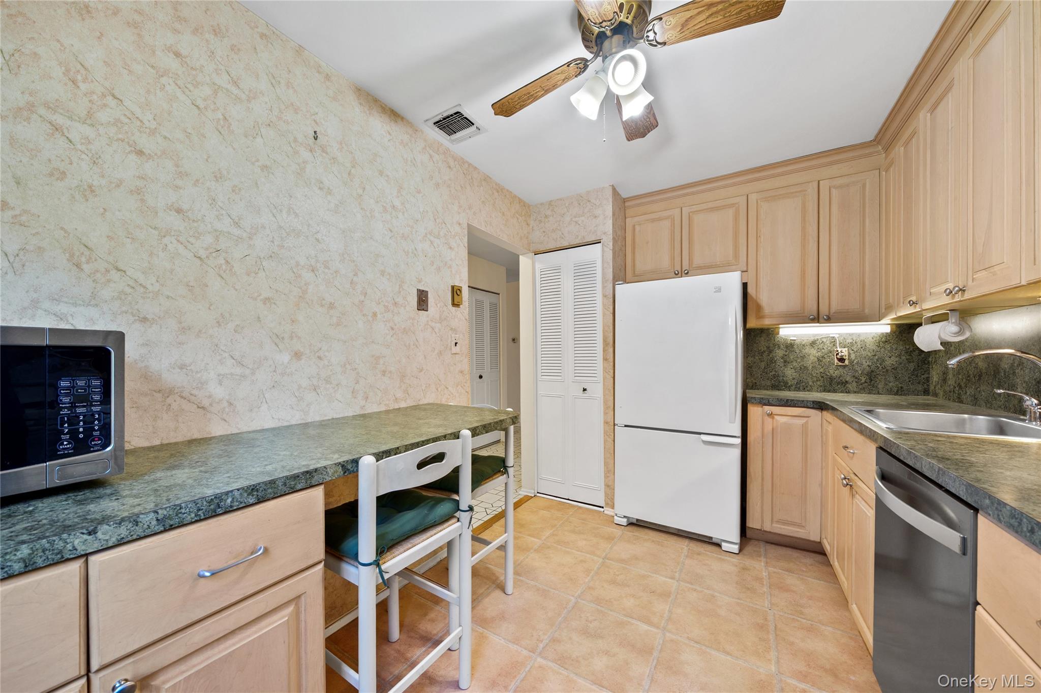 75 Harbor N, Amityville, NY 11701