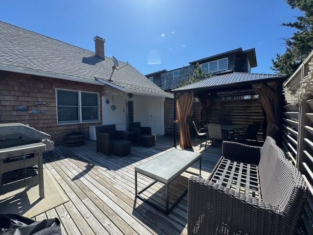 850 Evergreen Walk, Ocean Beach, NY 11770