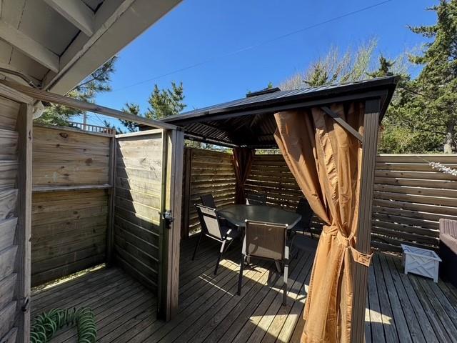 850 Evergreen Walk, Ocean Beach, NY 11770