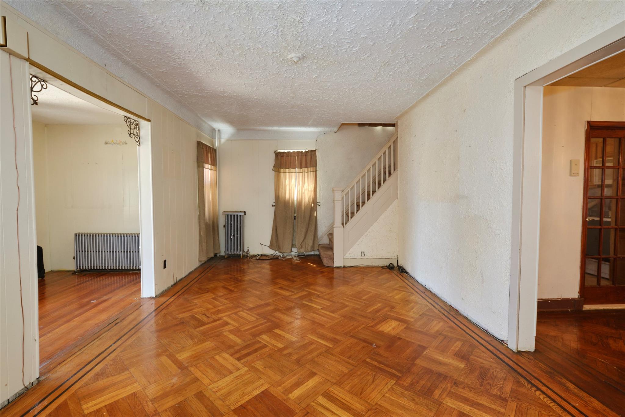 90-62 204th Street, Hollis, NY 11423