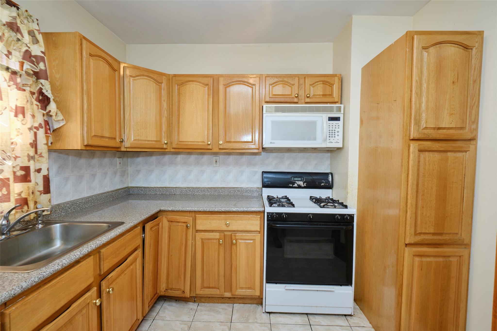 90-62 204th Street, Hollis, NY 11423