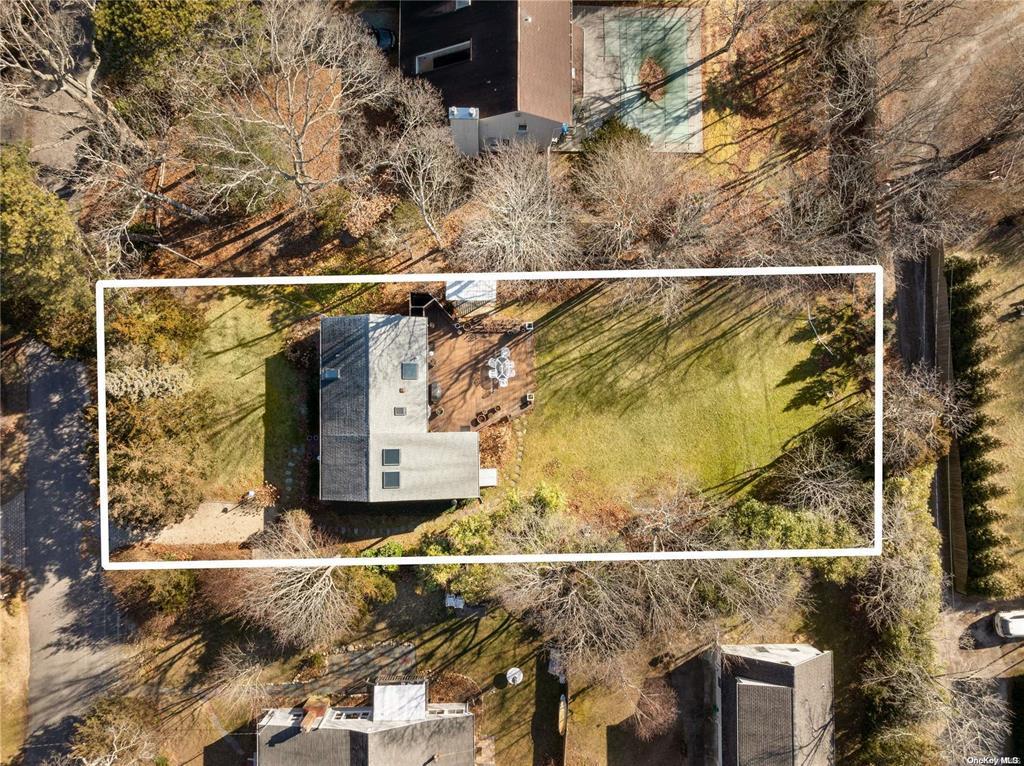 6 Lynn Court, Hampton Bays, NY 11946