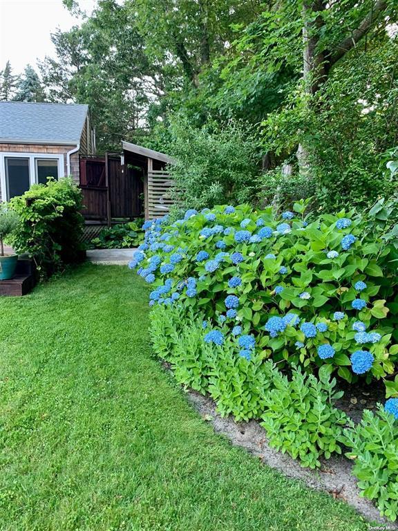 6 Lynn Court, Hampton Bays, NY 11946