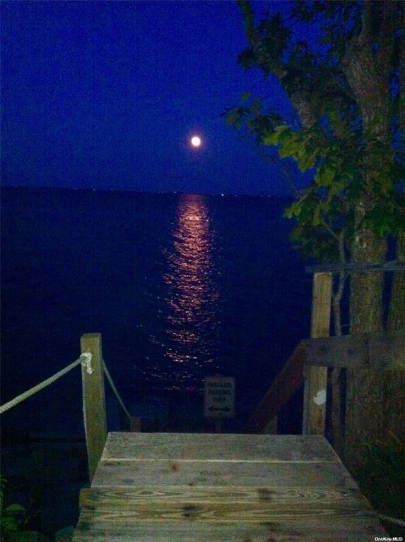 6 Lynn Court, Hampton Bays, NY 11946