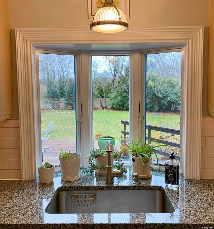 6 Lynn Court, Hampton Bays, NY 11946