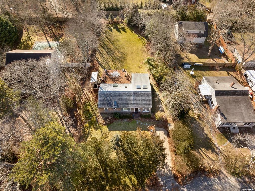 6 Lynn Court, Hampton Bays, NY 11946