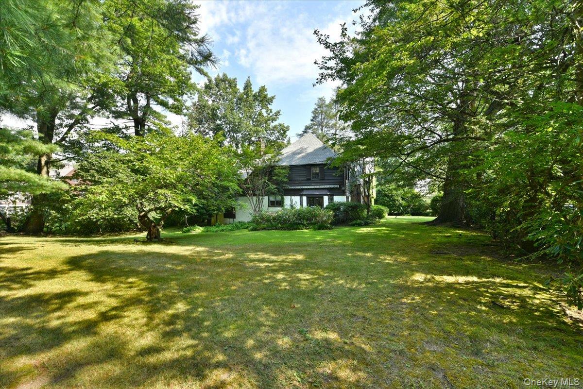 1 Linford Road, Great Neck, NY 11021
