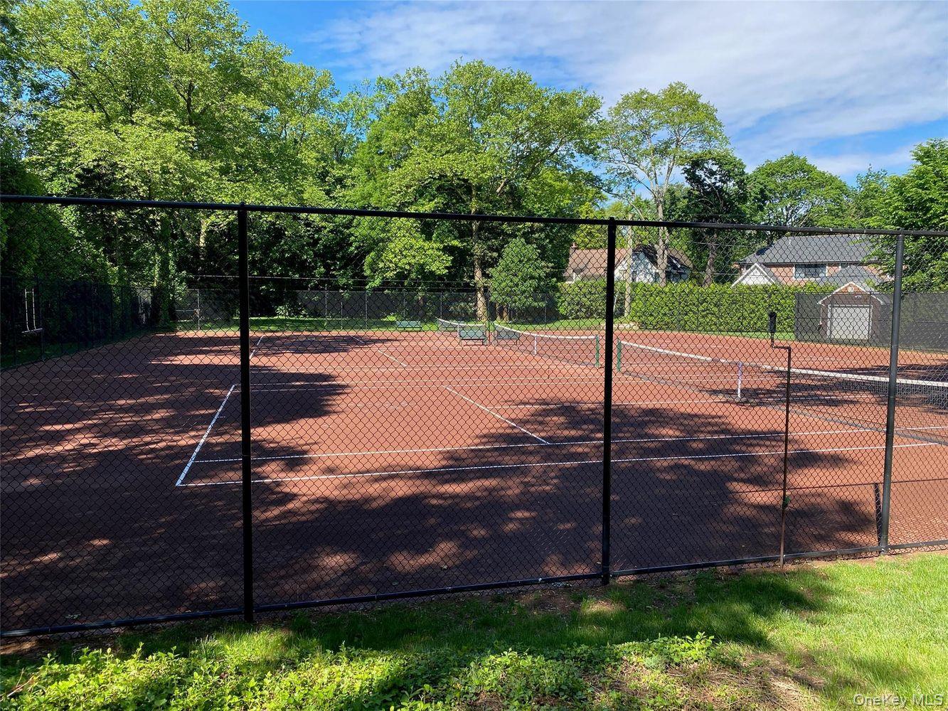 1 Linford Road, Great Neck, NY 11021