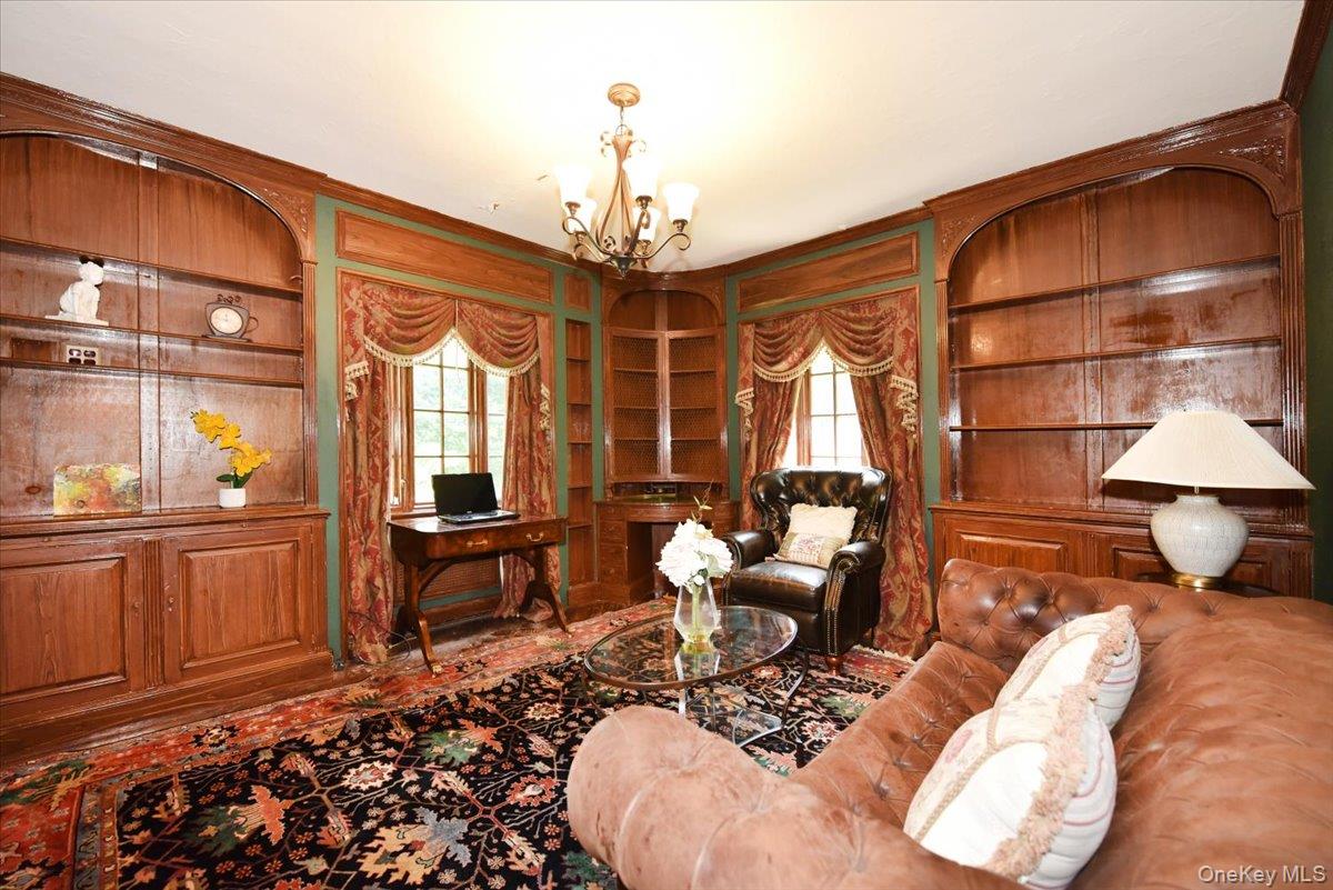 1 Linford Road, Great Neck, NY 11021