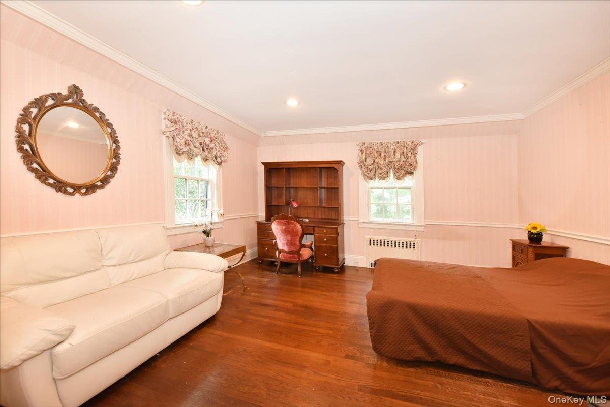 1 Linford Road, Great Neck, NY 11021