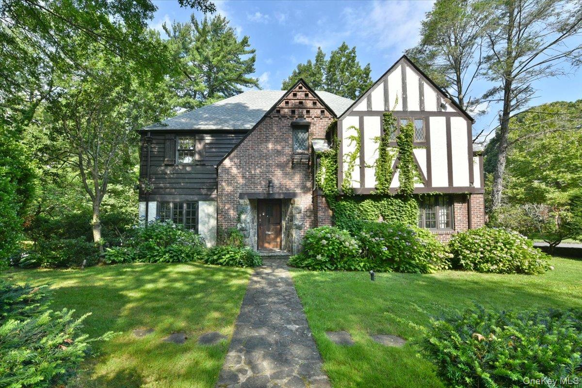 1 Linford Road, Great Neck, NY 11021