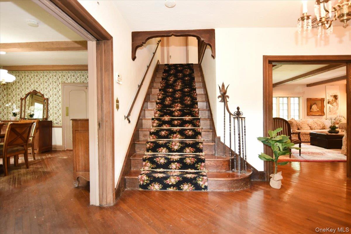 1 Linford Road, Great Neck, NY 11021