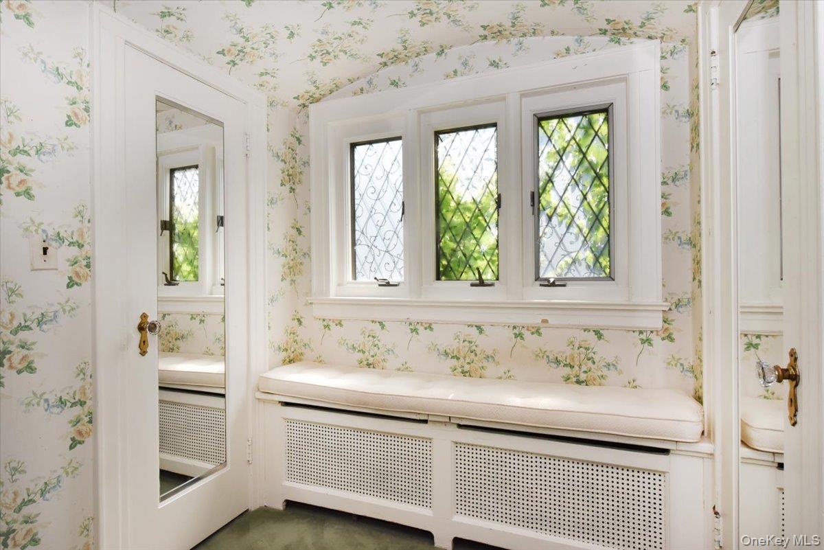 1 Linford Road, Great Neck, NY 11021