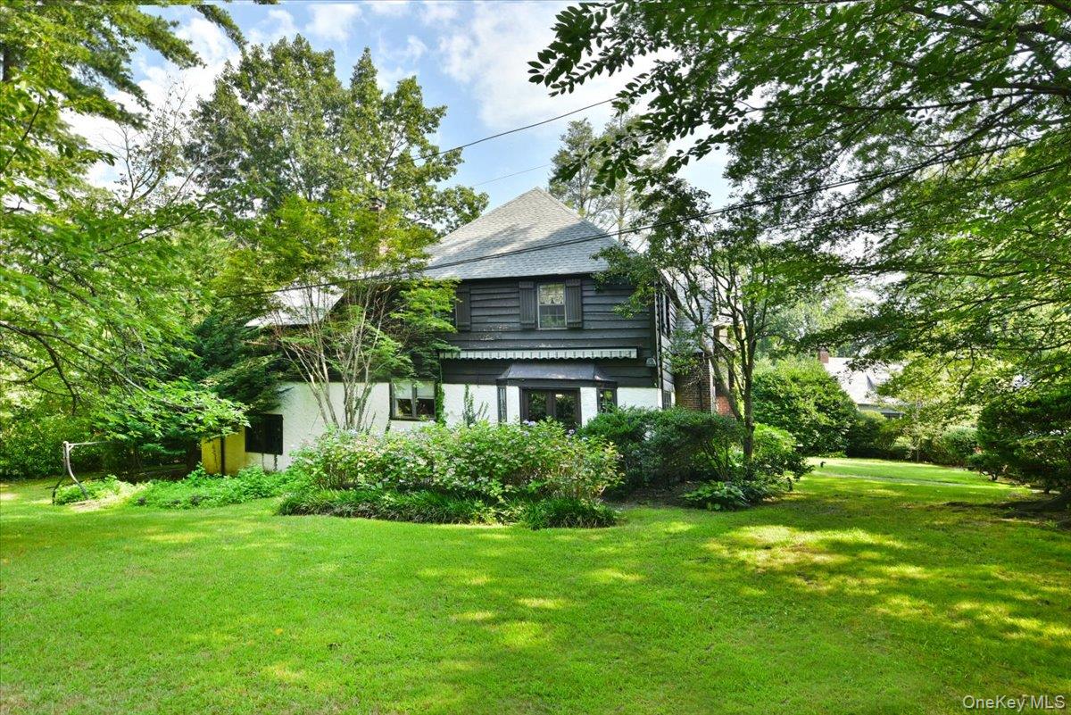 1 Linford Road, Great Neck, NY 11021