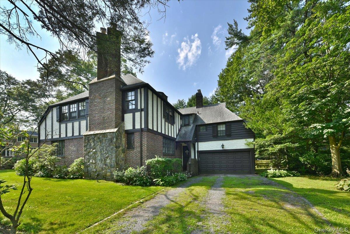 1 Linford Road, Great Neck, NY 11021